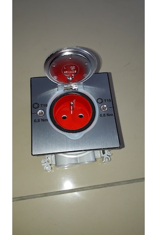 089700 Legrand Paslanmaz Çelik Ip44 Özel Donatılmış Döşeme Priz N11.3