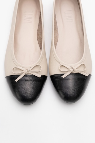 Luvishoes Luvi Shoes Jens Bej-siyah Cilt Hakiki Deri Fiyonklu Kadın Babet Ayakkabı Bej - Siyah