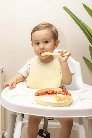 Sarı 3 Lü Silikon Yemek Seti Önlük + Diş Kaşıyıcılı Kaşık + Vakumlu Tabak