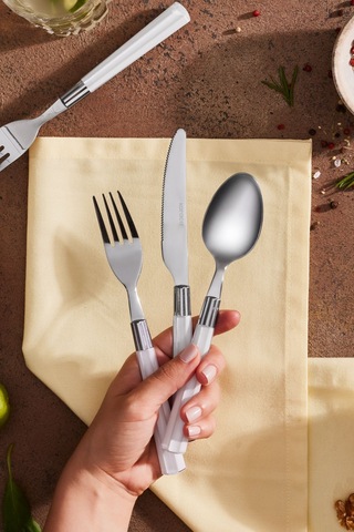 Karaca  Fluca Beyaz 6 Kişilik 18 Parça Çatal Kaşık Bıçak Takımı