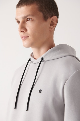 Avva Erkek Gri Sweatshirt Kapüşonlu Esnek Yumuşak Doku İnterlok Kumaş Standart Fit Normal Kesim B001101 Gri