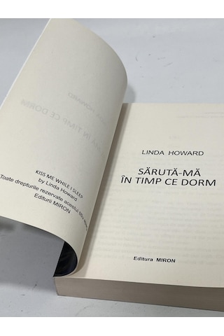 Saruta-ma İn Timp Ce Dorm - Linda Howard Kitap Romence