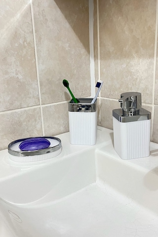 6 Parça Banyo Seti Çöp Kovası, Wc Fırça, Tuvalet Kağıtlık, Diş Fırçalık, Sıvı Sabunluk, Sabunluk Beyaz - Krom