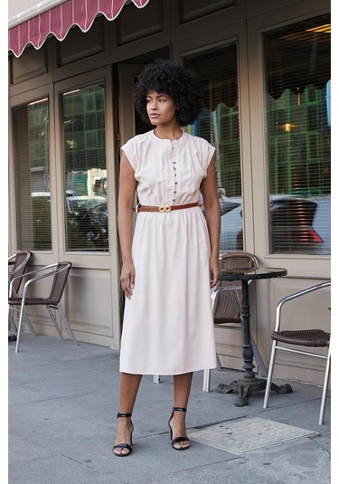 Kadın Yumuşak Dokulu İpeksi Modal Kumaş Hakim Yaka Beli Lastikli Önü Düğmeli Diz Altı Elbise-taş Taş Kadın Yumuşak Dokulu İpeksi Modal Kumaş Hakim Yaka Beli Lastikli Önü Düğmeli Diz Altı Elbise-taş Taş