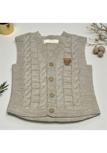 Saç Örgü Detaylı Armalı Triko Yelek Vizon
