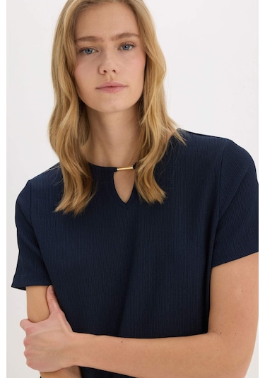 DeFacto Regular Fit Apaş Yaka Basic Düz Bürümcük Kısa Kollu Tişört E0325AX25SPNV135 DeFacto Regular Fit Apaş Yaka Basic Düz Bürümcük Kısa Kollu Tişört E0325AX25SPNV135