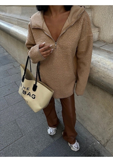 Oversize Fermuarlı Yaka Bej Roberta Suni Kürklü Sweatshirt Camel