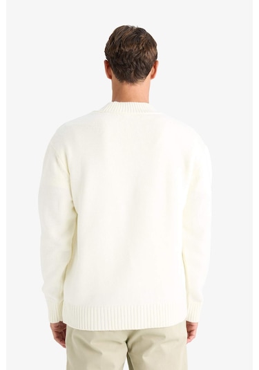 DeFacto Relax Fit V Yaka Düğmeli Triko Hırka E5343AX24WNER100