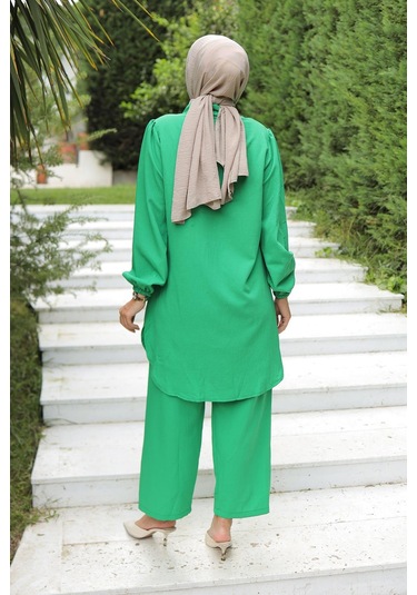 Büzgü Detaylı Tesettür Zümrüt Takım Zümrüt