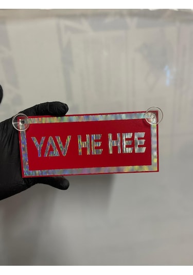 Kırmızı Renk Üzeri Hologram Renk Yav He Hee Yazılı Vantuzlu Cam Süsü