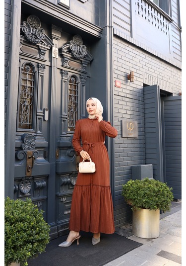 Kadın Kahve Boydan Düğmeli Eteği Piliseli Kuşaklı Lara Keten Uzun Tesettür Elbise Kahve