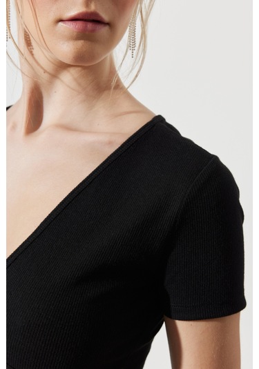 Regular Fit Normal Kesim V Yaka Siyah Crop Bluz Siyah