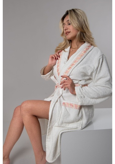 Güvenal Valentis Desenli İşlemeli Kutulu Kadın Erkek Pamuk Bornoz Sabahlık Bornoz Seti Çeyiz Hediyelik 9 Çok Renkli