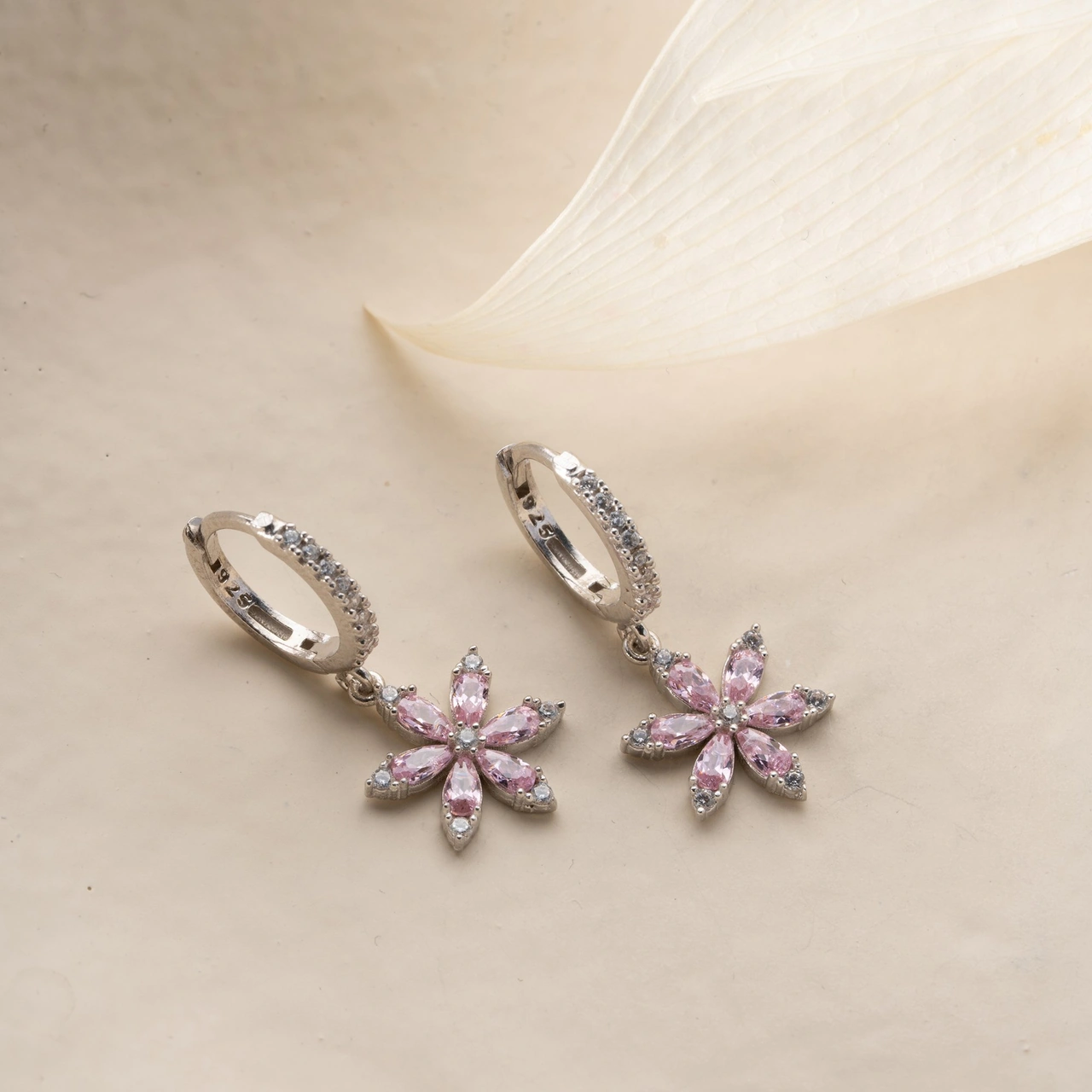 925 Ayar Gümüş Pembe Taşlı Çiçek Küpe Altın