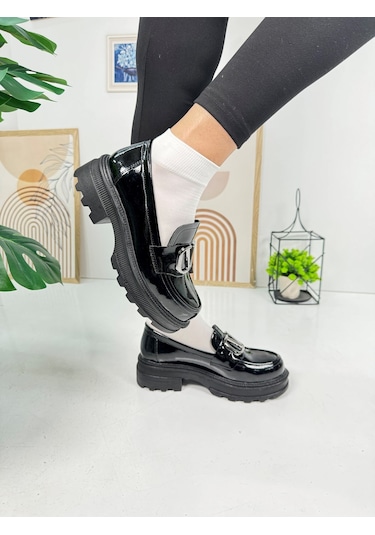 Günlük Kadın Loafer V Tokalı Kalın Topuklu Tırtıklı Tabanlı Oval Burunlu Makosen Ayakkabı 7455 - 7453 7455 Siyah Rugan