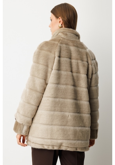 Ekol Kadın Büyük Beden Metal Aksesuarlı Peluş Kaban 6305 Vizon Vizon