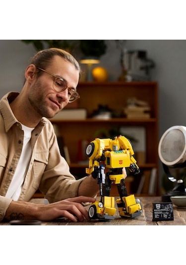 LEGO® Icons Transformers Bumblebee 10338 - Yetişkinler İçin Koleksiyonluk Robot Aksiyon Figürü Yapım Seti (950 Parça)