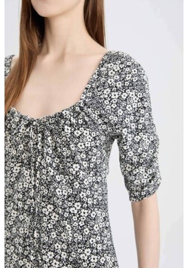 DeFacto Bodycon Vücudu Saran Kare Yaka Çiçek Desenli Bürümcük Yarım Kol Midi Elbise Z5262AZ25SPBK81