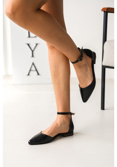 Misty Siyah Kırışık 2 Cm Topuklu Deri Bilekten Bantlı Sivri Burun Günlük Babet Siyah