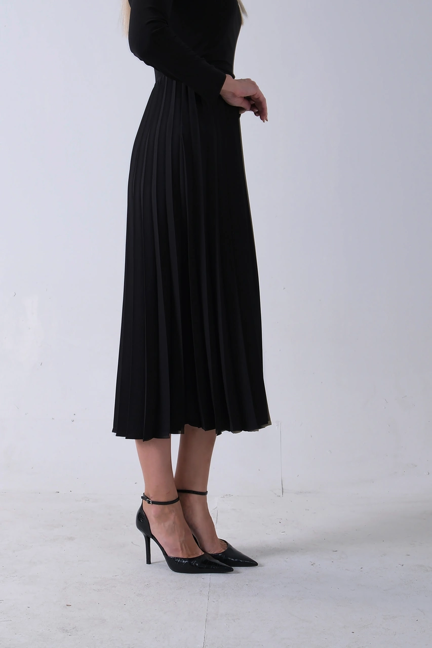 Feminist Siyah Eteği Pilise Detaylı Elbise 3975495.01 Siyah