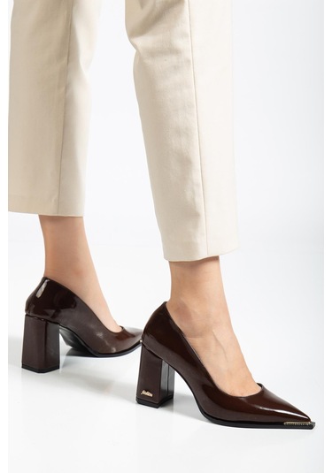 Suins Premium Verty Model Kadın Kalın Topuklu Burnu Taşlı Rugan Stiletto Ayakkabı Kahve