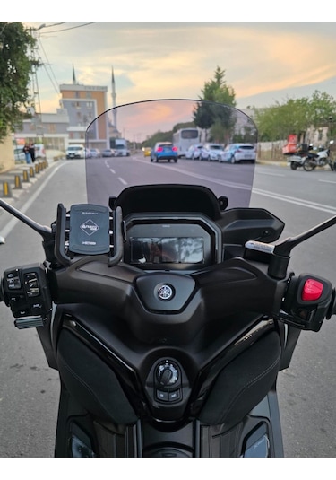 Motocam Yamaha Xmax Techmax Ön Cam 2025-2026 Model 52cm Füme Renkli 4mm Asansörlü