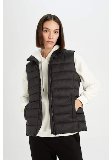 DeFacto Su İtici Dik Yaka Kapitoneli Fermuarlı Cepli Mevsimlik Şişme Yelek A0975AX25SPBK27 Siyah