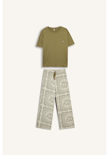 Defacto Pijama Takımı Regular Fit Kısa Kollu Üst Desenli Uzun Alt-fall İn Love F7560ax25augn762 Yeşil Defacto Pijama Takımı Regular Fit Kısa Kollu Üst Desenli Uzun Alt-fall İn Love F7560ax25augn762 Yeşil