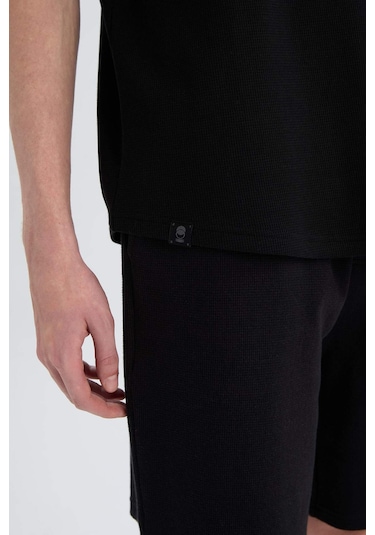 DeFacto Boxy Fit Bisiklet Yaka Kısa Kollu Basic Düz Waffle Siyah Tişört B4443AX24AUBK81
