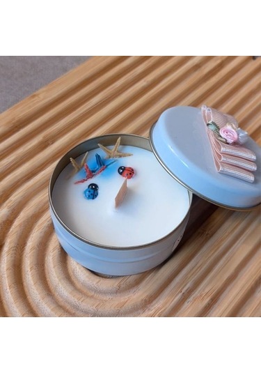 Uretti - Ayşe 7362 9687 El Yapımı Vanilya Kokulu Metal Kutuda Mum - 3 X 7 Cm