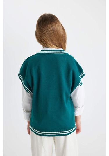 DeFacto Kız Çocuk V Yaka Okul Triko Süveteri A2893A824AUGN1116 Yeşil DeFacto Kız Çocuk V Yaka Okul Triko Süveteri A2893A824AUGN1116 Yeşil