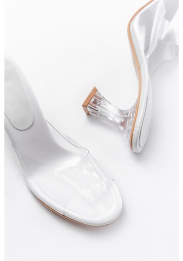 S-619 Beyaz Rugan Şeffaf Bantlı Şeffaf Topuklu Yuvarlak Burunlu Kadın Terlik Renksiz