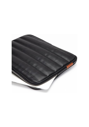 Kapitone Laptop Kılıfı 15.6 & 16 İnç Düz Siyah