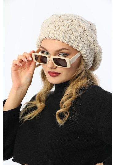 Çift Kat Kadın Ressam Bere Taş