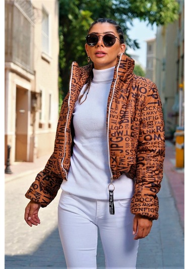 Kadın Kahverengi Yazılı Dik Yaka Su Geçirmez Kısa Şişme Mont