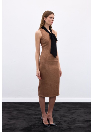 Fularlı Kolsuz Tüvit Elbise - Karamel-136639 Karamel