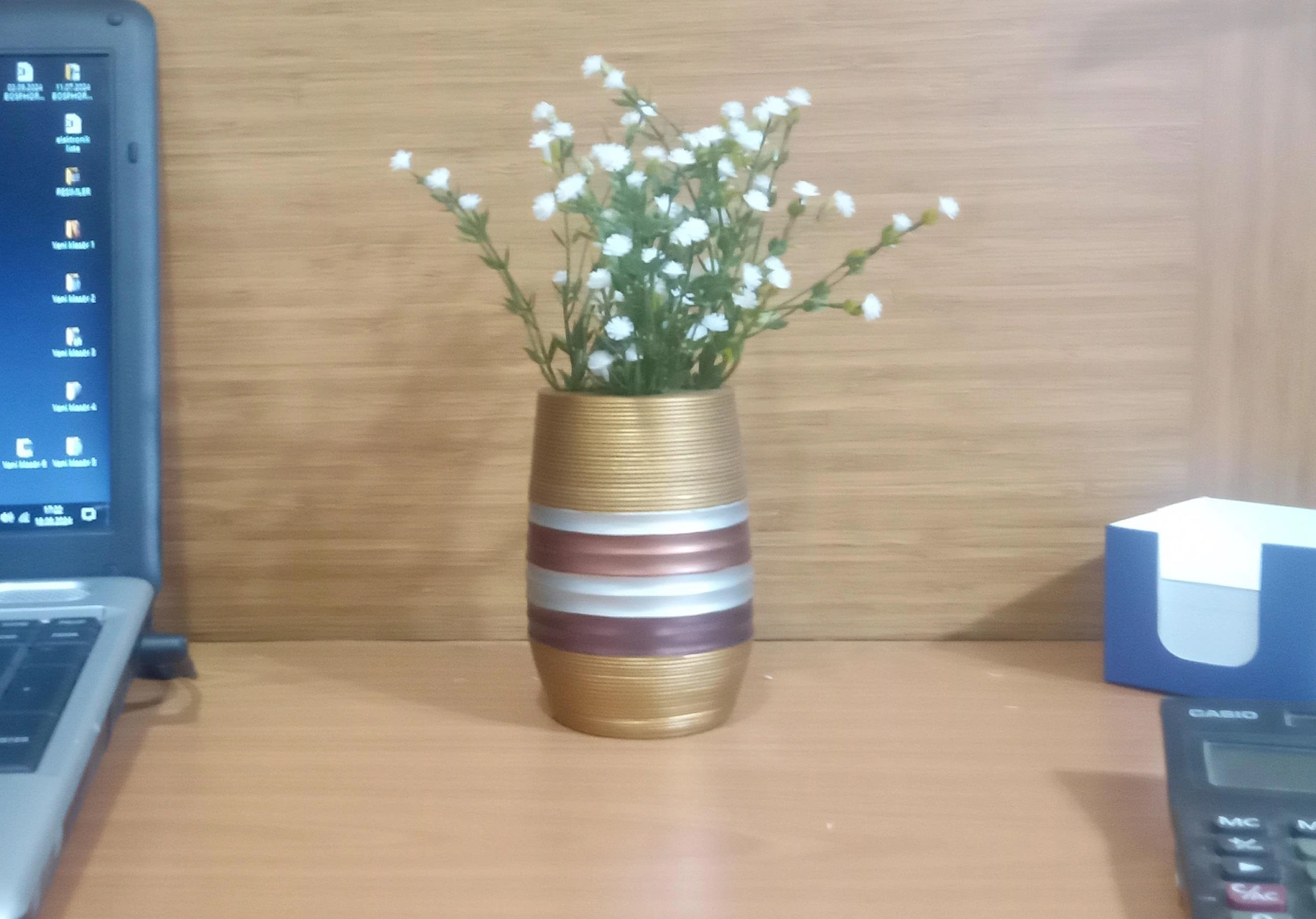 2 Adet Vazo Dahil,vazoda Çiçek,beyaz Yapay Çiçek,vazo Dekoratif Metalik Kahve Poliresin 6x6x17cm Çok Renkli