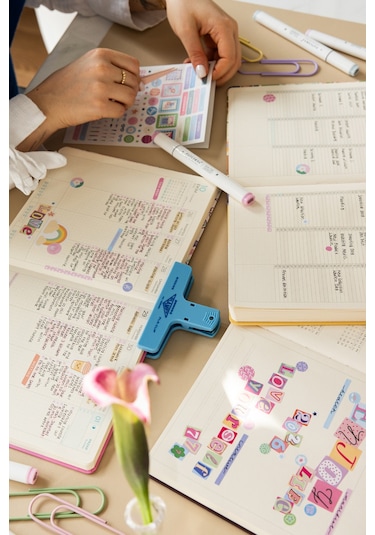 2026 Dikey Haftalık Ajanda 12 Aylık Sert Kapak 18 X 20 Cm - Ay Siyah