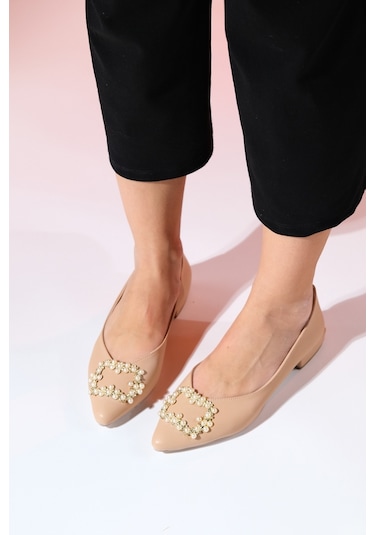 Luvishoes Ghent Bej Cilt İnci Taşlı Kadın Babet Ayakkabı Bej