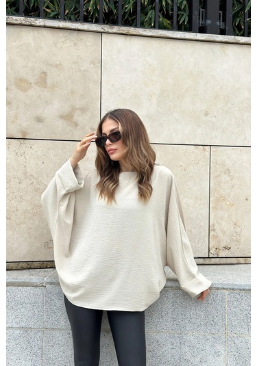 Kadın Bej Airobin Yarasa Duble Kol Salaş Bluz Ekstra Oversize Yuvarlak Yaka - Tesettüre Uygun Bej