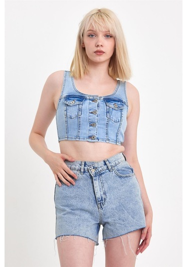Kadın Önü Düğmeli Cep Detaylı Askılı Denim Crop Açık Mavi