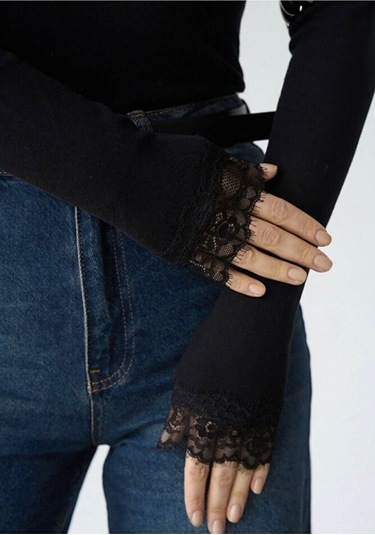 Pantofashion Dantel Detaylı V Yaka Bluz Siyah
