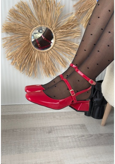 Karmi Kırmızı Rugan Topuklu Kemerli Ayakkabı Kırmızı