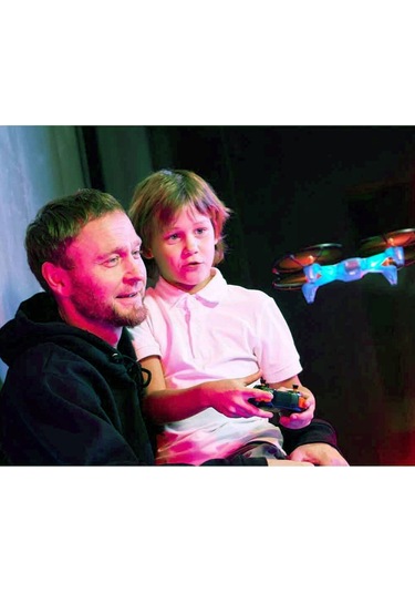 Işıklı Usb Şarjlı Uzaktan Kumandalı Night Hawk Stunt Drone 22,5 Cm Led Işıklı, 16 Farklı Hareketli