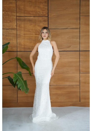 Halter Yaka Boncuk İşlemeli Uzun Beyaz Abiye Elbise Beyaz