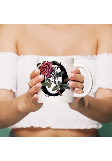 O Baş Harf Kırmızı Güller İle Sarılı Bardak 330 Ml Kişiye Özel Çiçekli Hediye Beyaz