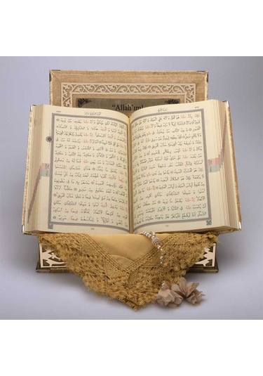 Şal + Tesbih + Kuran Hediye Seti (Orta Boy. Gold. Gold Pleksi) N11.2729