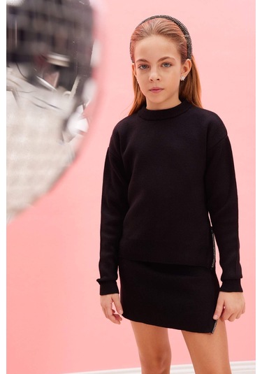 DeFacto Kız Çocuk Siyah Bisiklet Yaka Yırtmaçlı Triko Kazak D1394A824WNBK27 Siyah