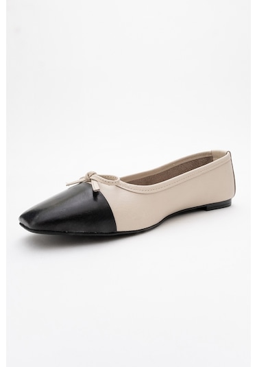 Romy Ekru-siyah Cilt Hakiki Deri Küt Burunlu Fiyonklu Kadın Babet Ayakkabı Siyah - Ekru