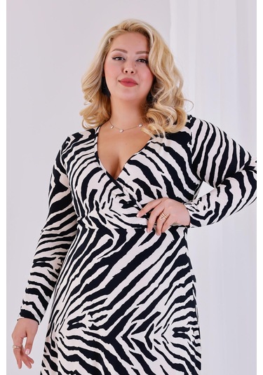 Kadın Siyah Beyaz Zebra Desen Kruvaze Yaka Büyük Beden Esnek Maxi Elbise Siyah - Beyaz